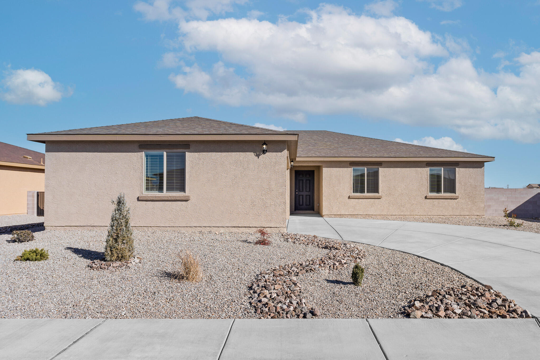 2608 Desi Loop, Belen, New Mexico image 1