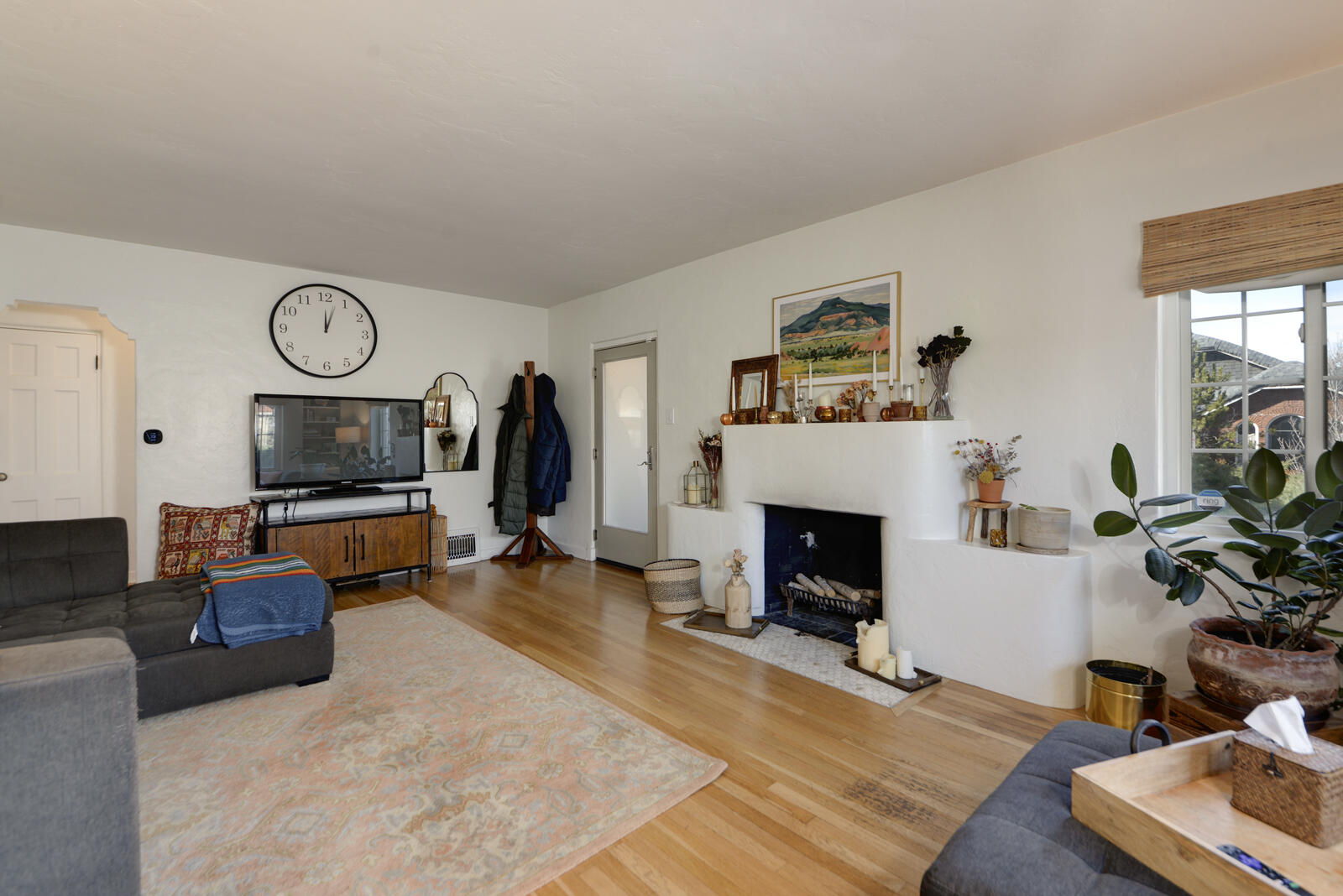 1400 Las Lomas Road NE