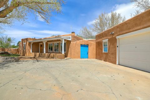 Photo of 929 Stuart Road NW, Albuquerque, NM 87114 (MLS # 1082536)