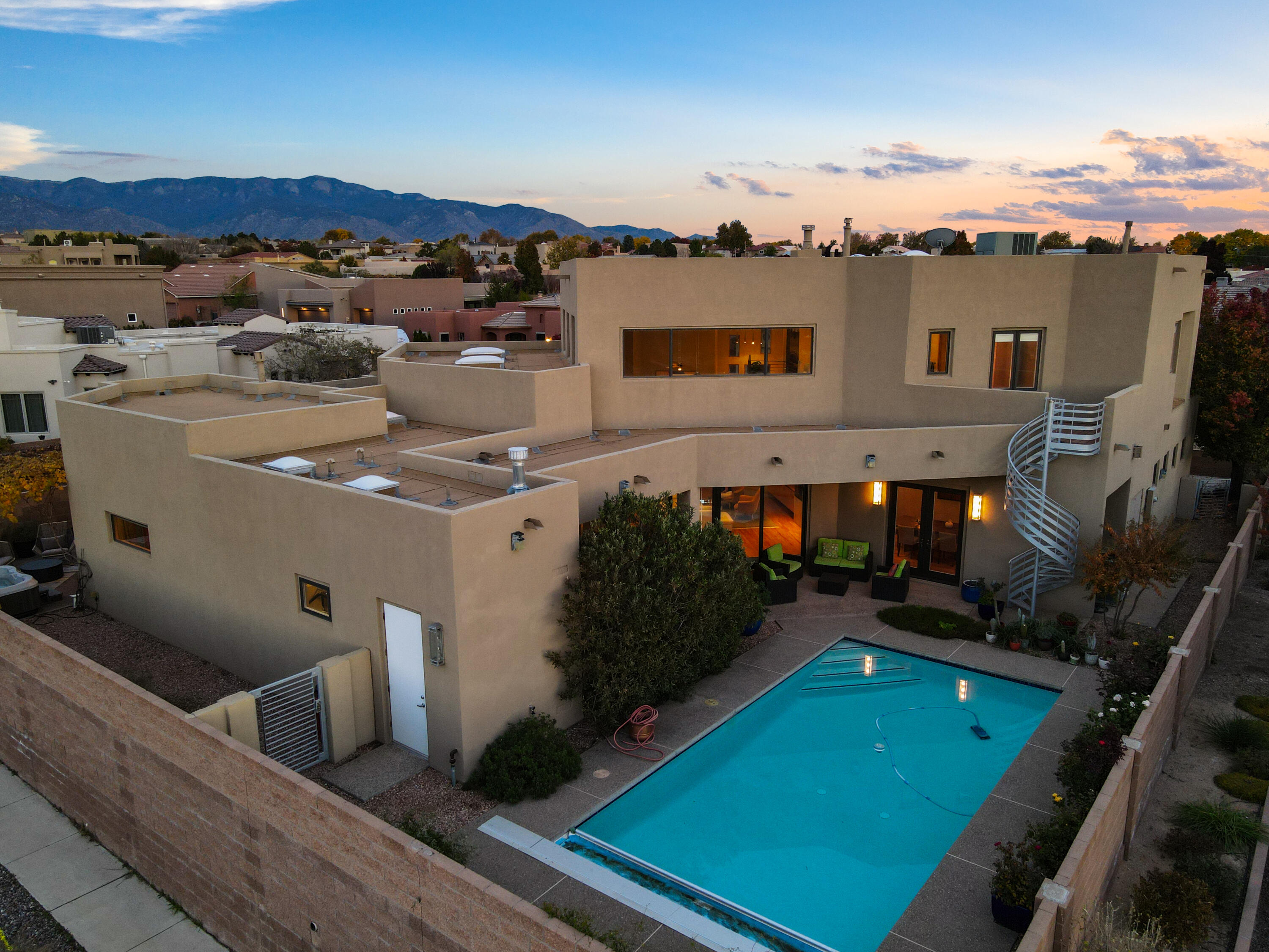 7816 Florence Avenue NE