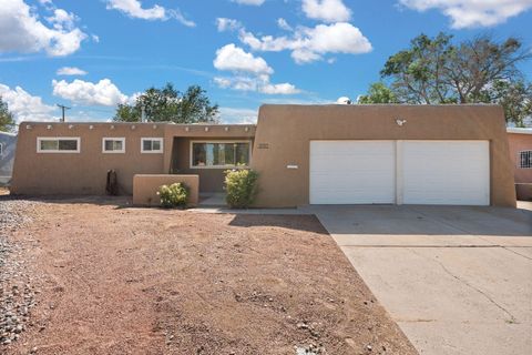 Photo of 3110 BETTS Drive NE, Albuquerque, NM 87111 (MLS # 1090333)