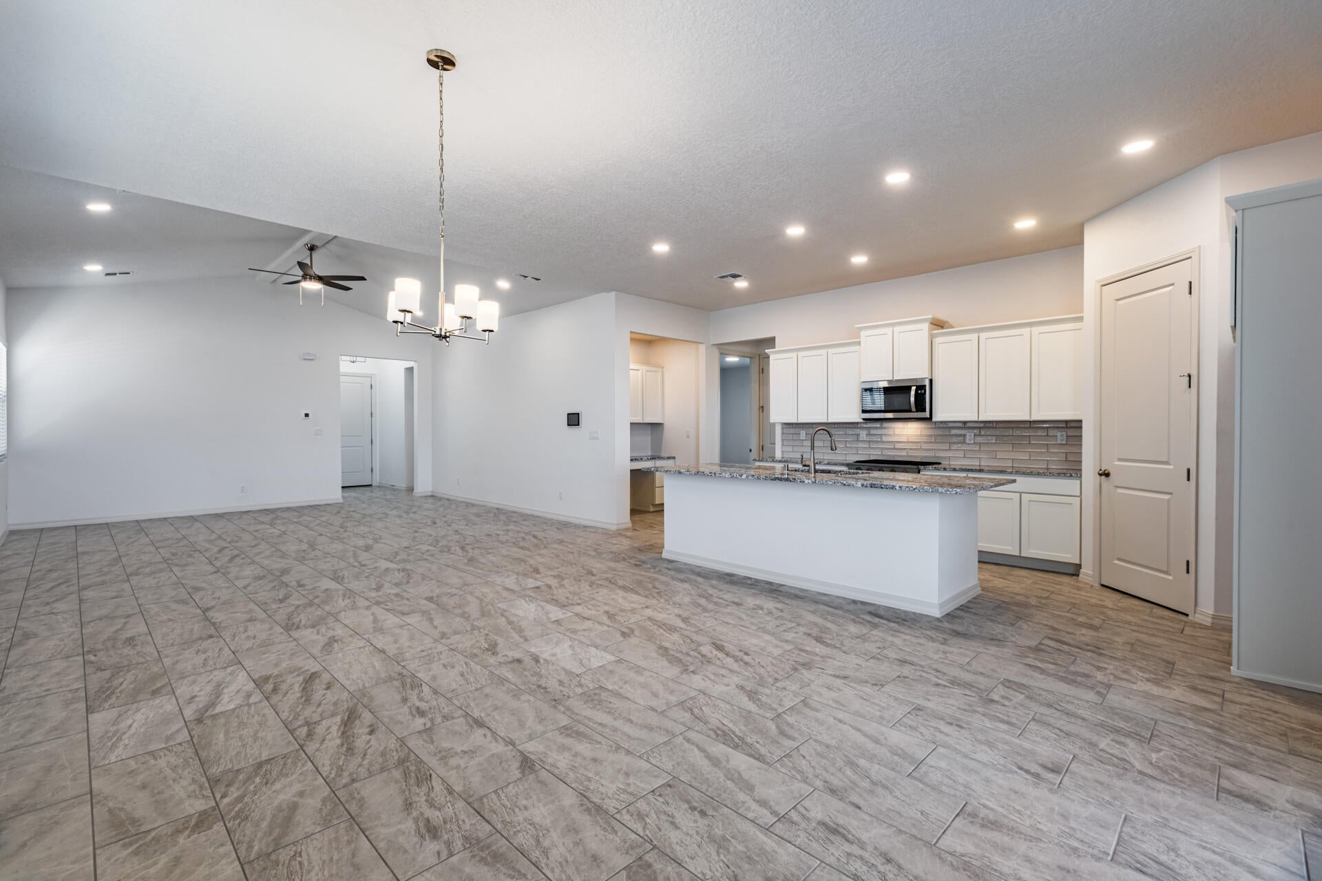 6037 Hardin Drive SE