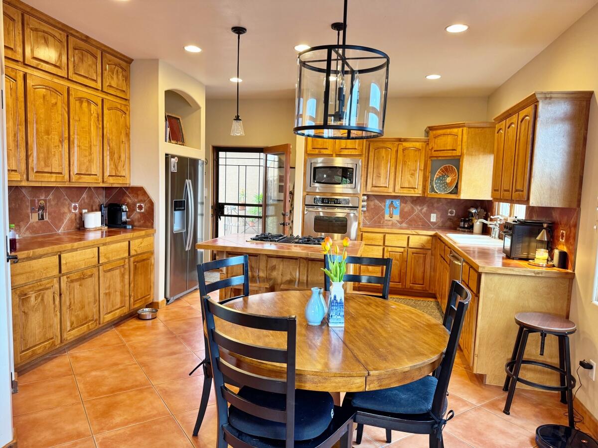 1813 Calle Barbarita NW