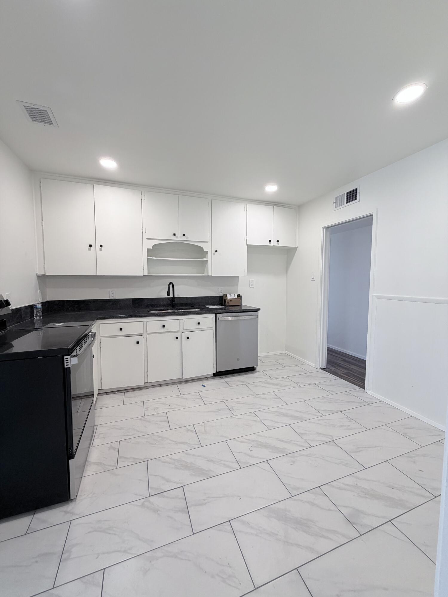 8906 Lexington Avenue NE