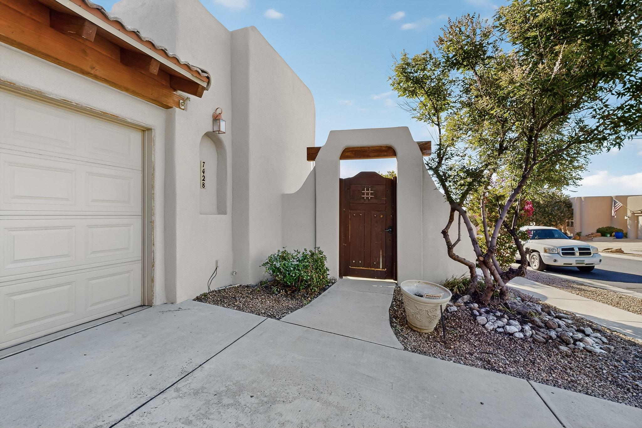 7428 PAWNEE CREEK Trail NE
