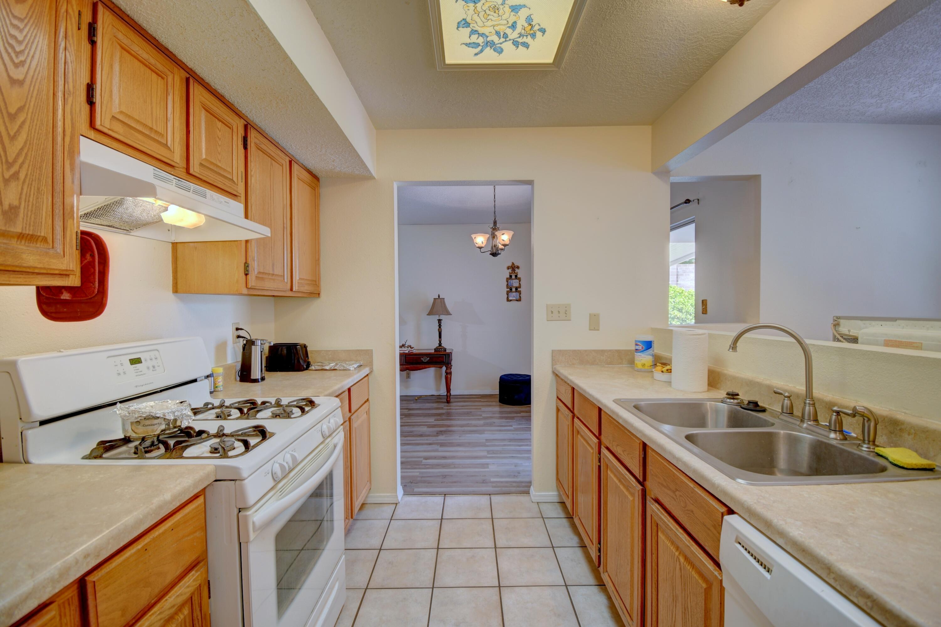 2575 Diamond Peak Drive, Rio Rancho, New Mexico image 7