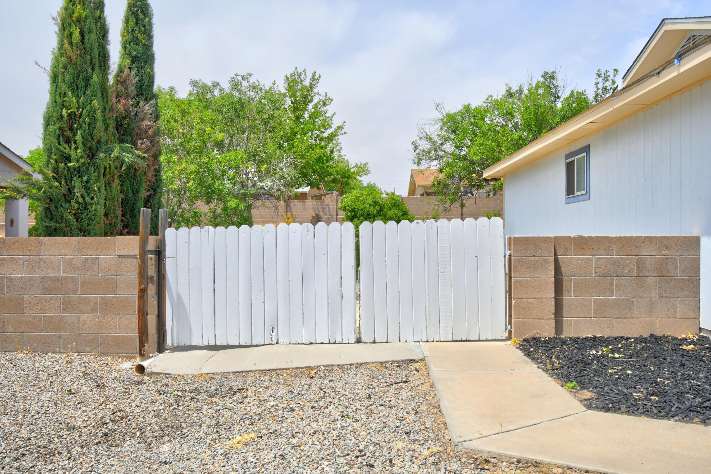 2575 Diamond Peak Drive, Rio Rancho, New Mexico image 2