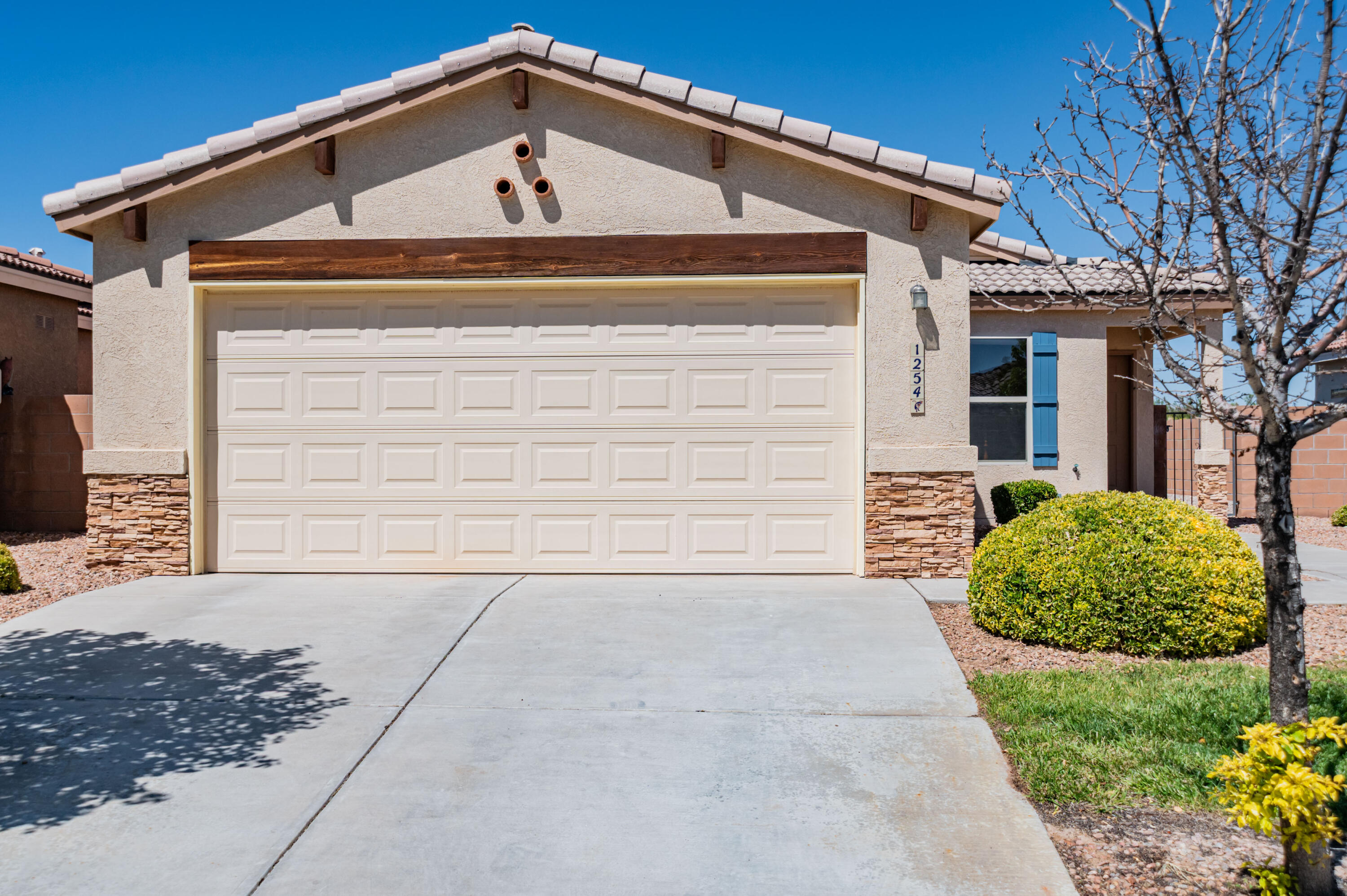 1254 La Fonda Street