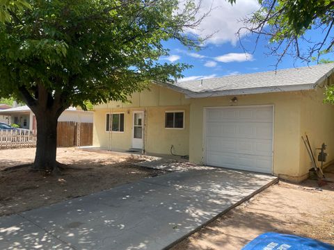 Homes For Sale - 1129 Pine Court<br/> Valencia County, Los Lunas, NM 87031