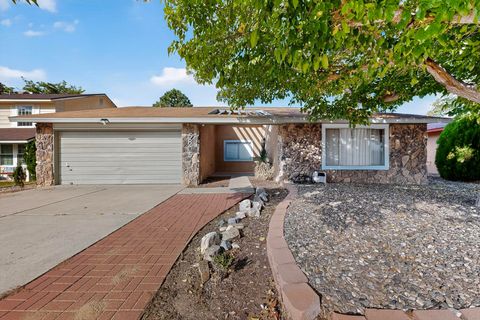 Photo of 5805 Chimayo Drive NW, Albuquerque, NM 87120 (MLS # 1092844)