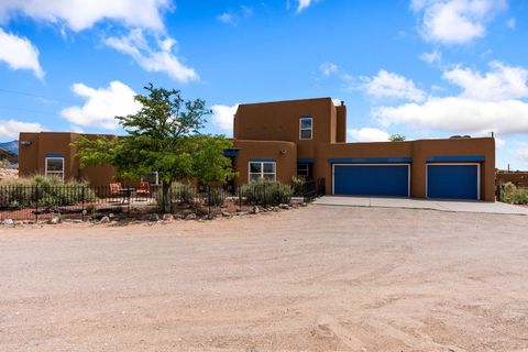 Photo of 1460 Nez Perce Loop NE, Rio Rancho, NM 87144 (MLS # 1100330)