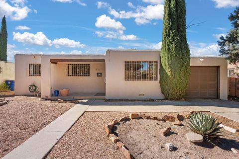 Photo of 705 Kentucky Street SE, Albuquerque, NM 87108 (MLS # 1094134)