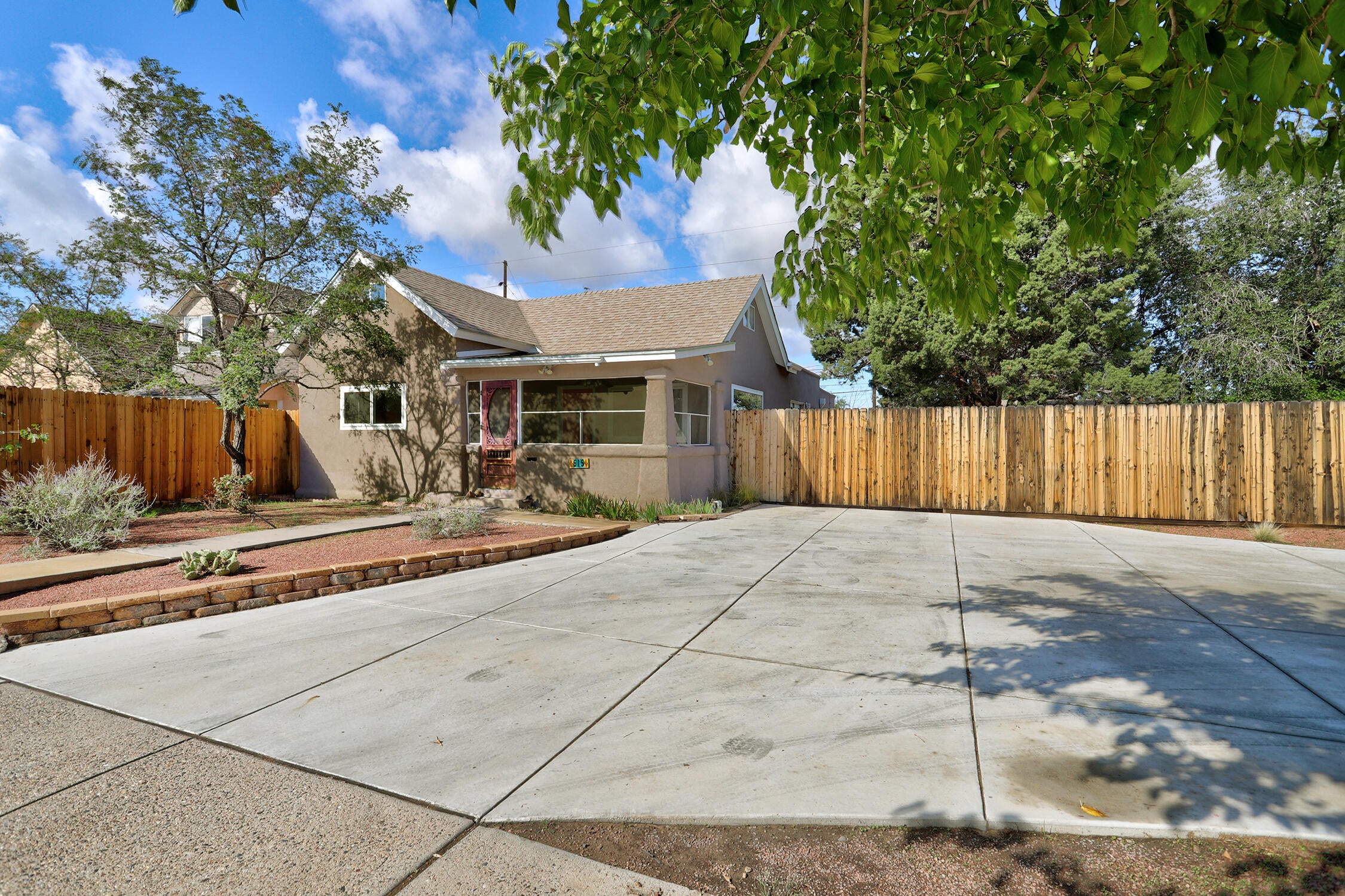 615 Edith Boulevard SE