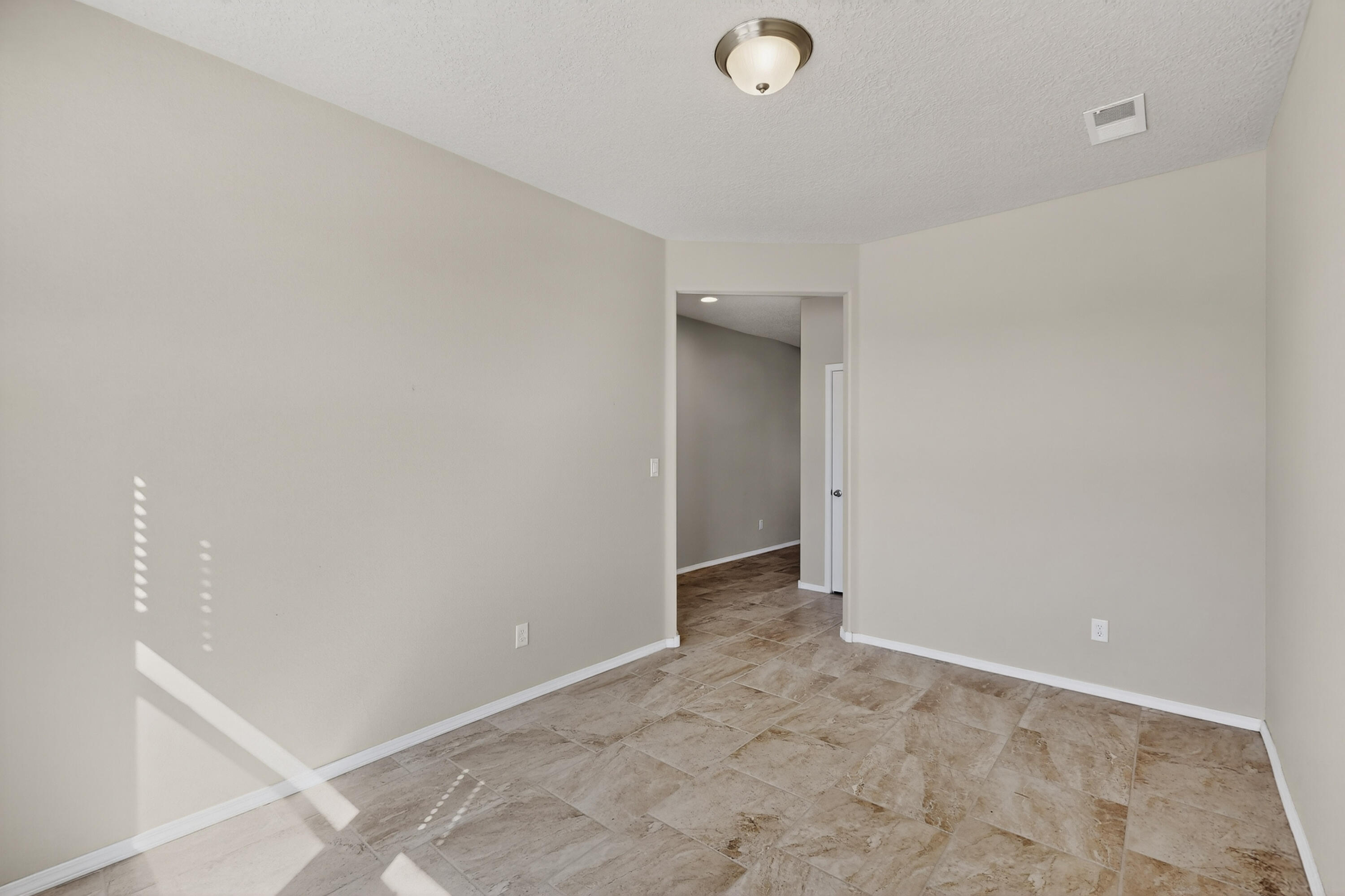 4141 Skyline Loop NE