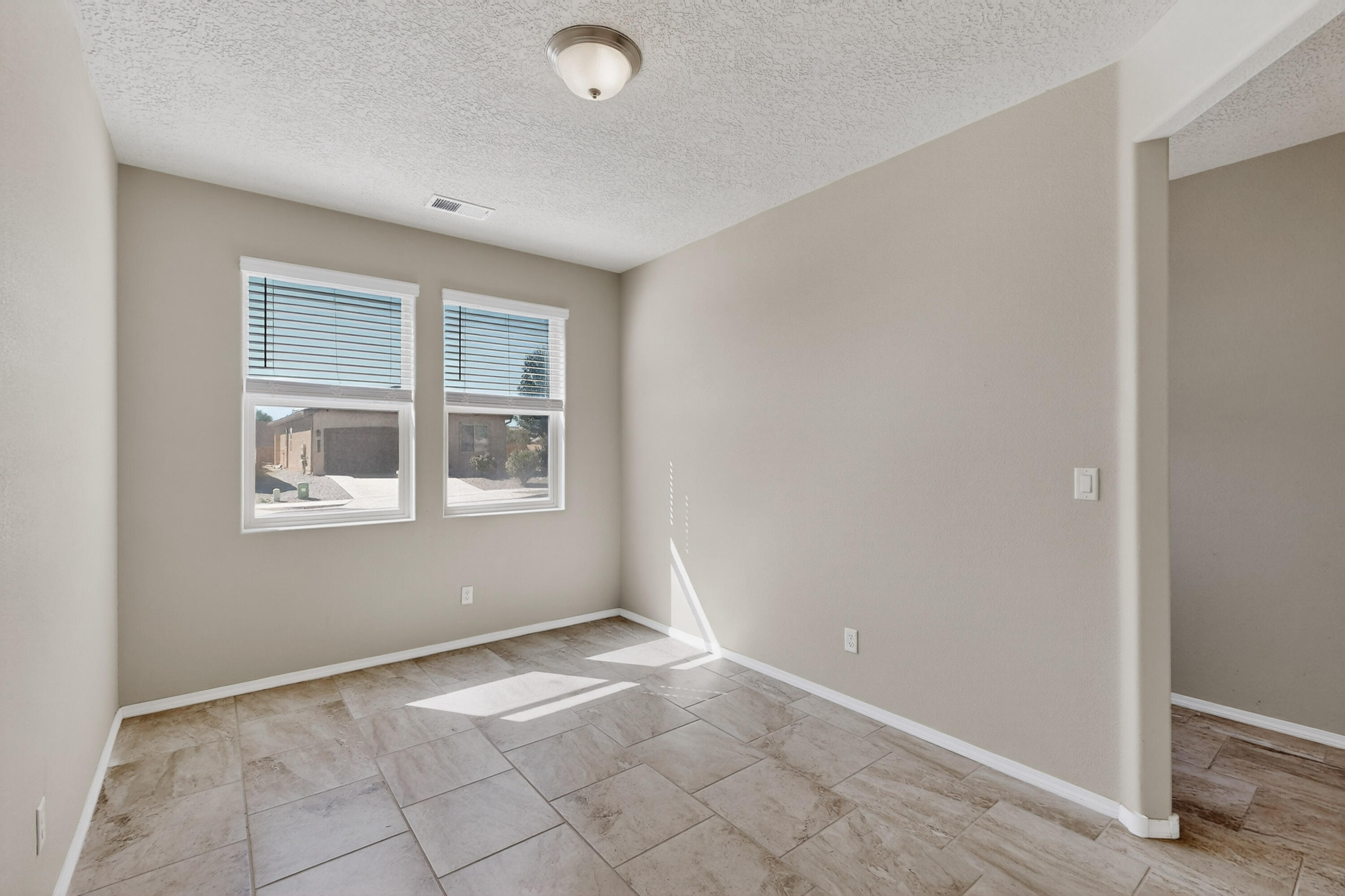 4141 Skyline Loop NE