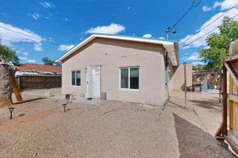 Photo of 2904 1st Street NW, Albuquerque, NM 87107 (MLS # 1102051)