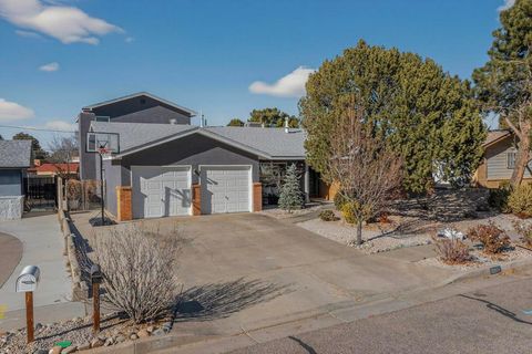 Photo of 8909 La Barranca Avenue NE, Albuquerque, NM 87111 (MLS # 1098228)