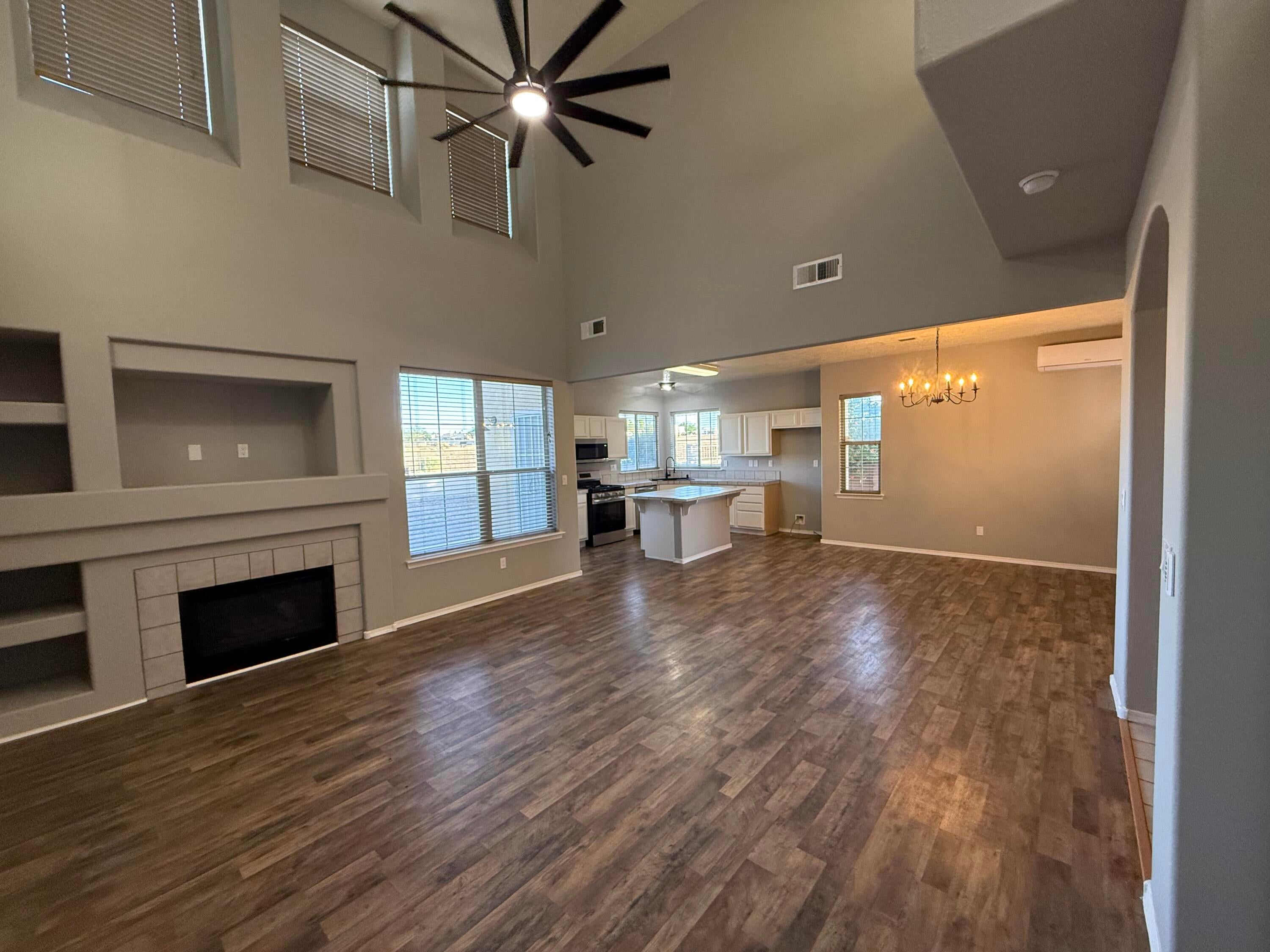701 Renaissance Loop SE