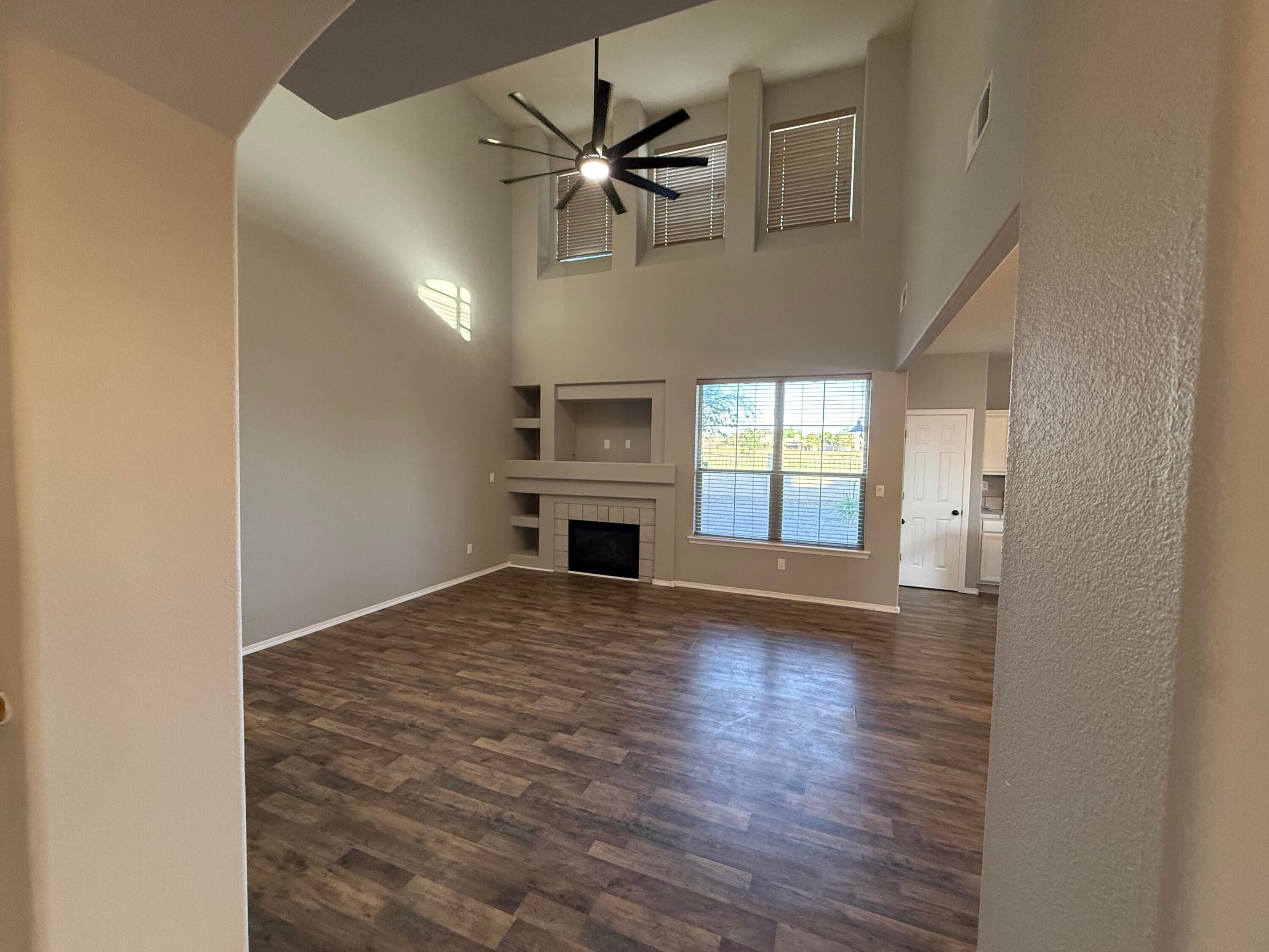 701 Renaissance Loop SE