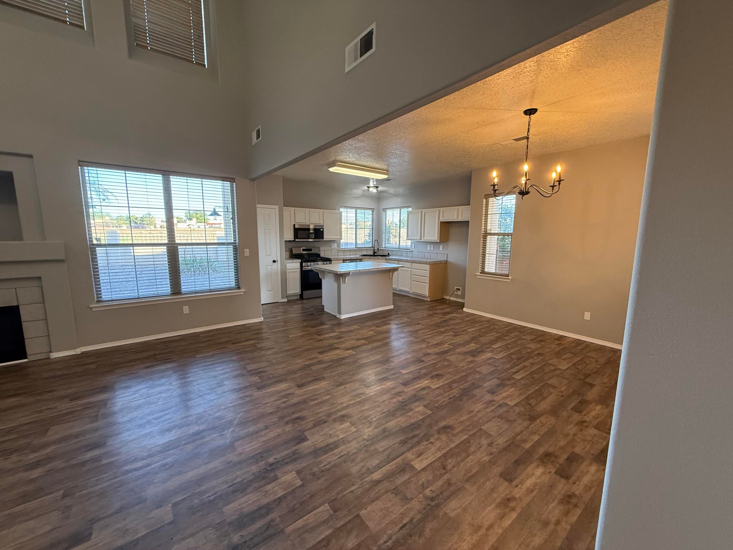 701 Renaissance Loop SE