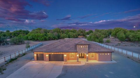 Photo of 1202 Gabaldon Road NW, Albuquerque, NM 87104 (MLS # 1103191)
