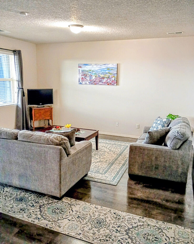 9 Dos Hermanos Court, Los Lunas, New Mexico image 2