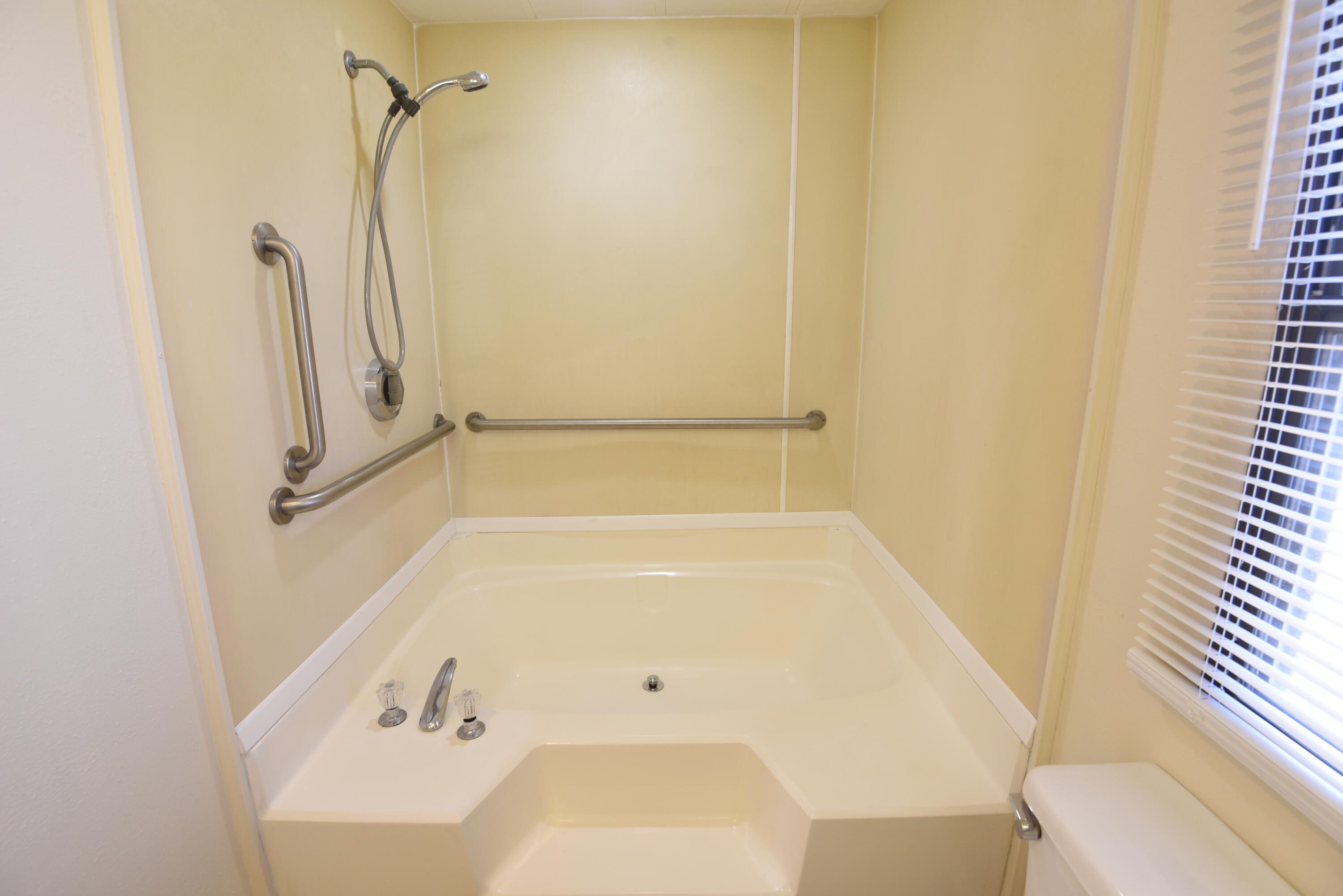 1048 Maverick Lane SE