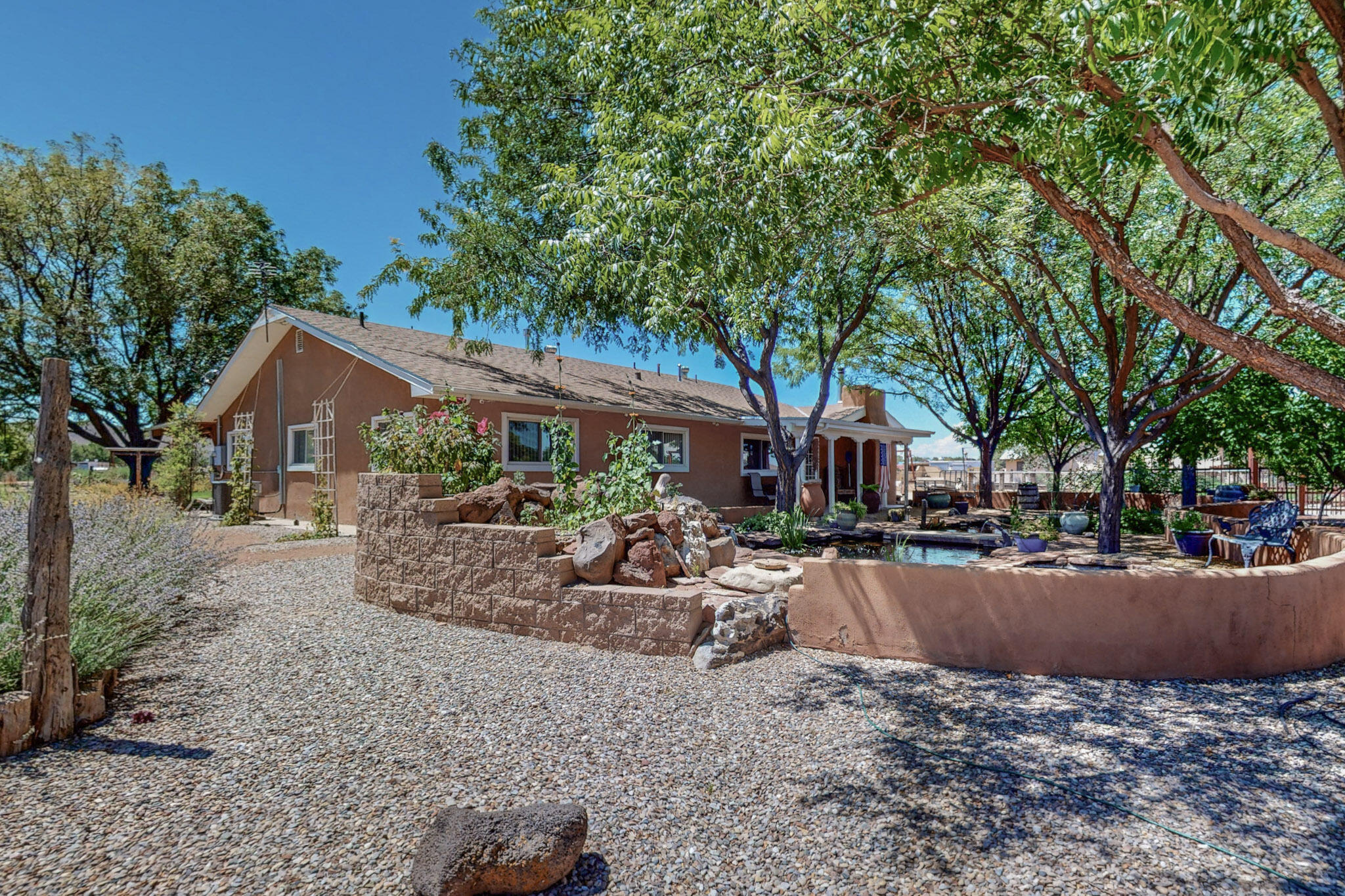38 Elias Road, Los Lunas, New Mexico image 1
