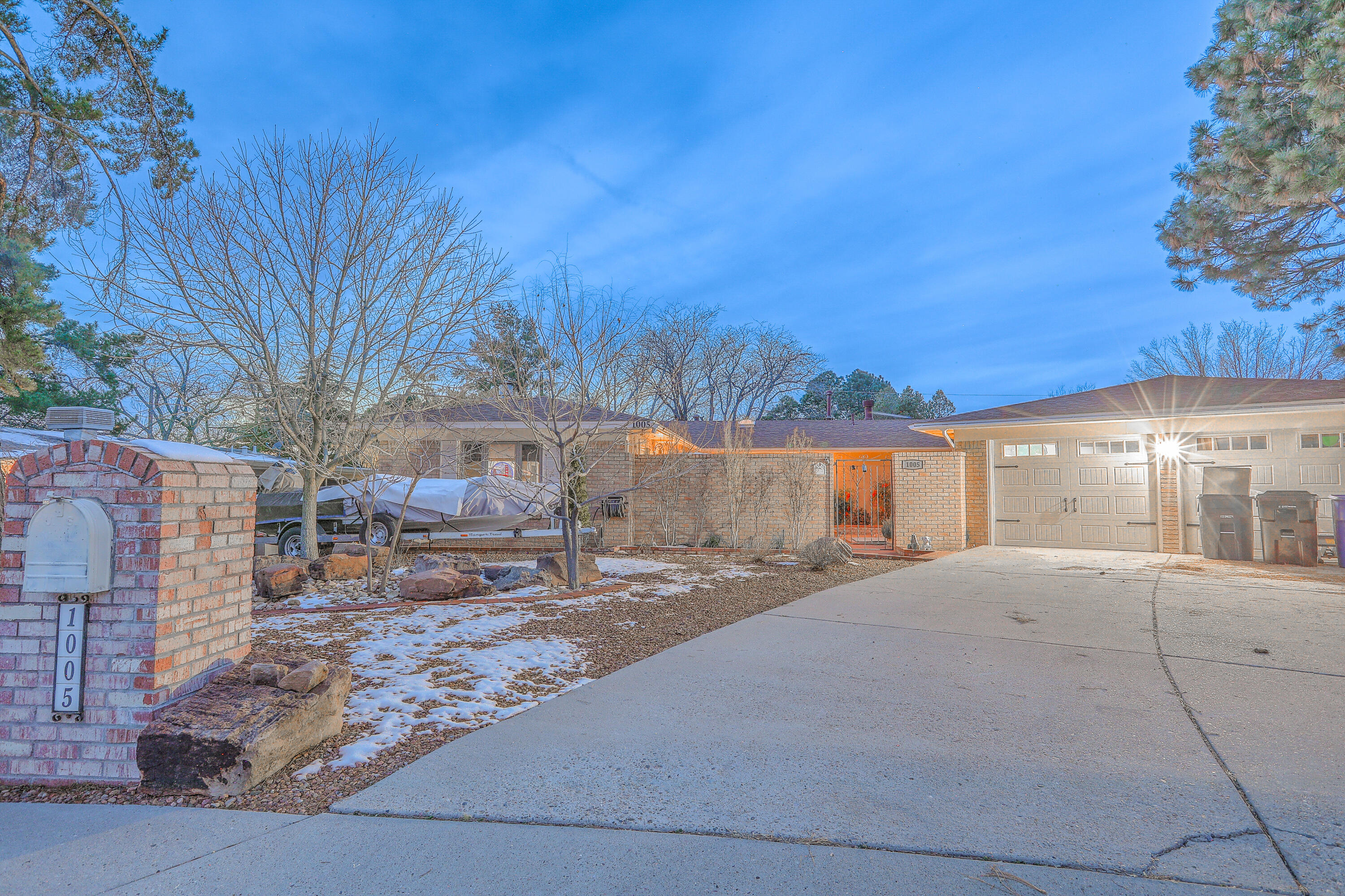 1005 MORINA Court NE