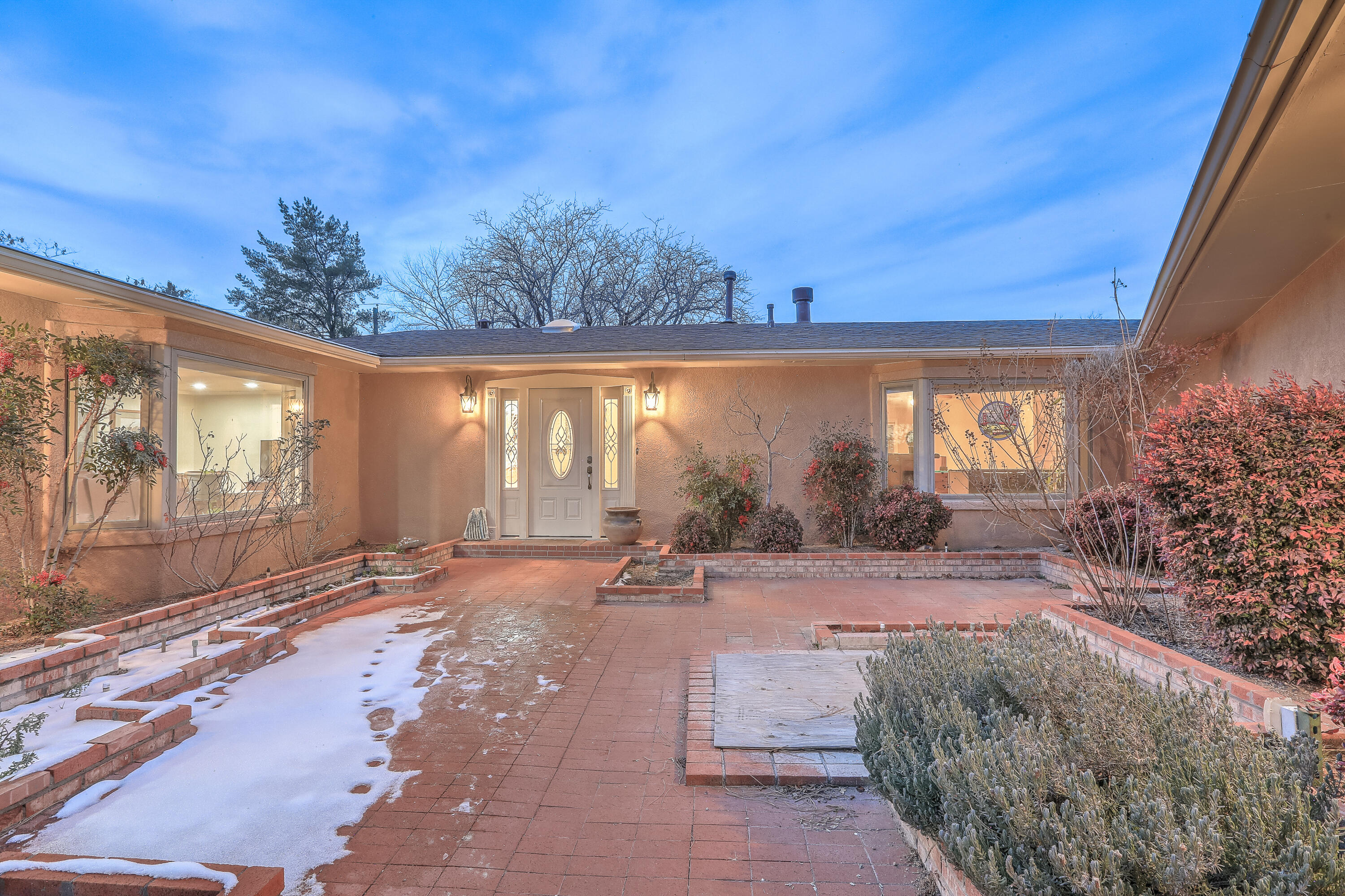 1005 MORINA Court NE