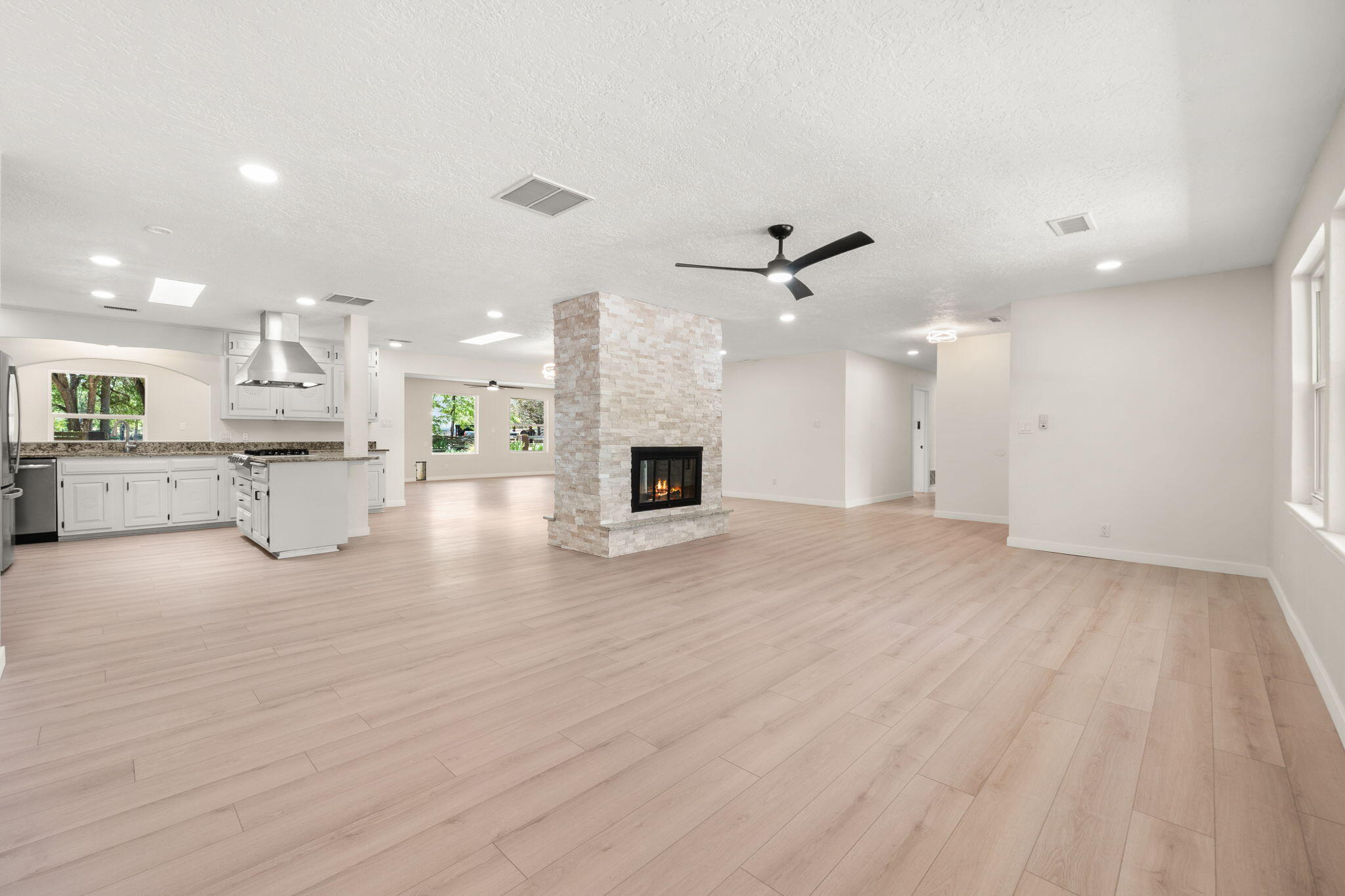 697 W Meadowlark Lane, Corrales, North Carolina image 13