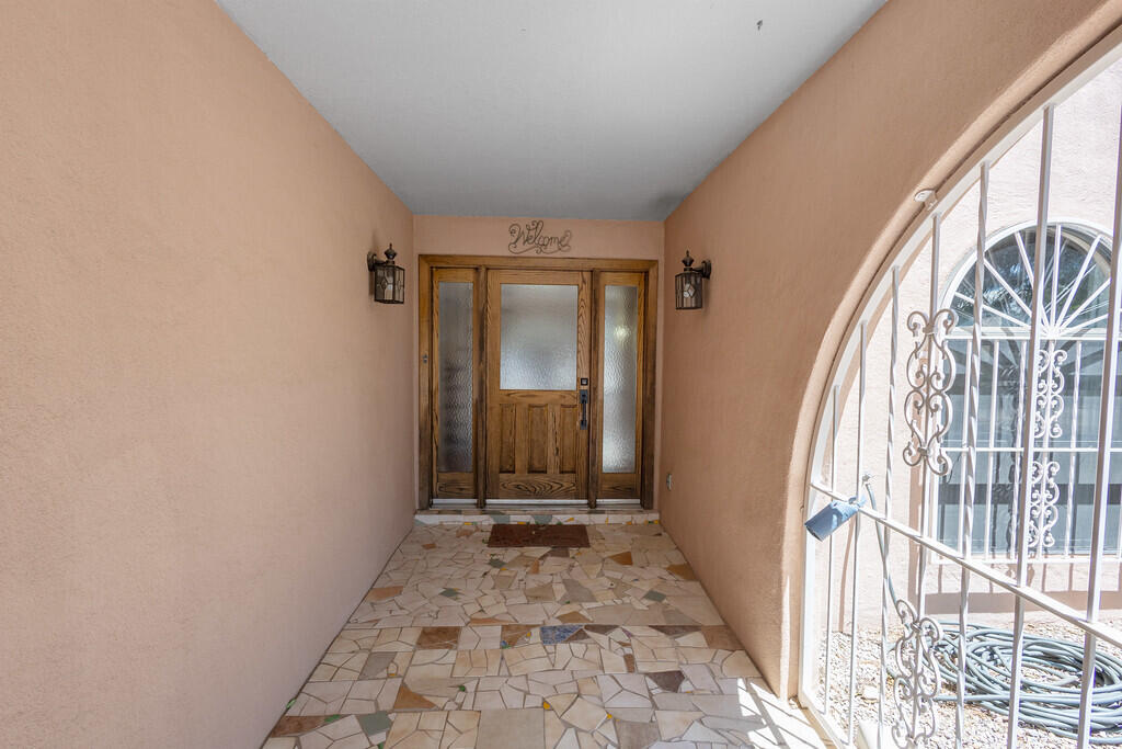 2704 La Charles Drive, Albuquerque, New Mexico image 6