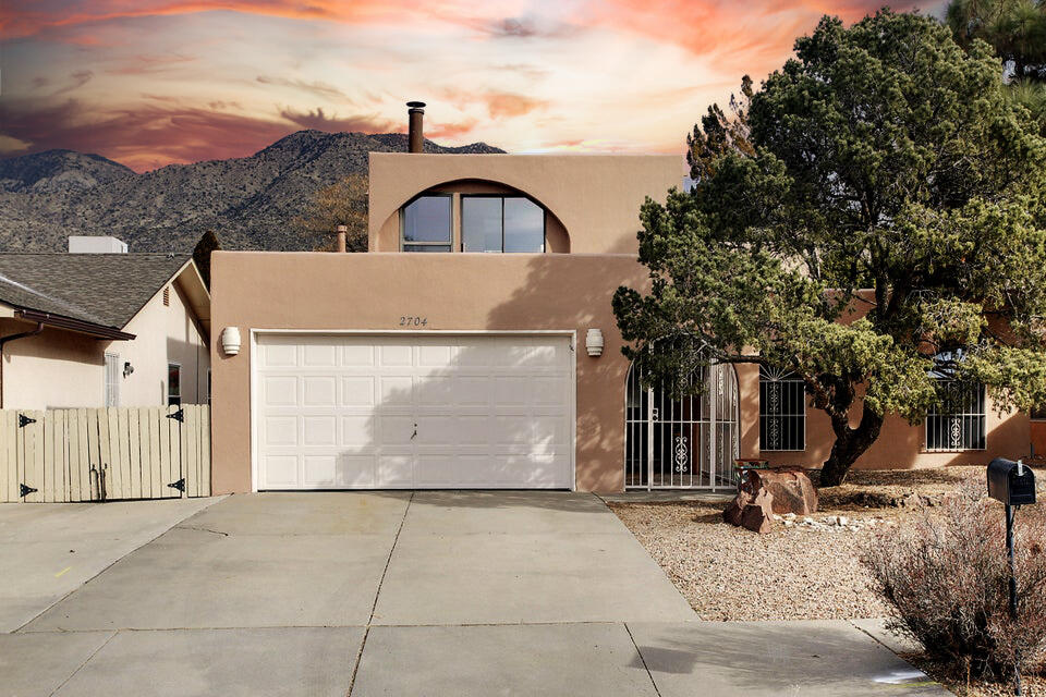 2704 La Charles Drive, Albuquerque, New Mexico image 2