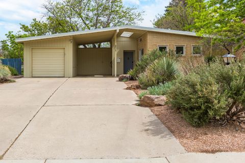 Photo of 3813 La Hacienda Drive NE, Albuquerque, NM 87110 (MLS # 1101646)