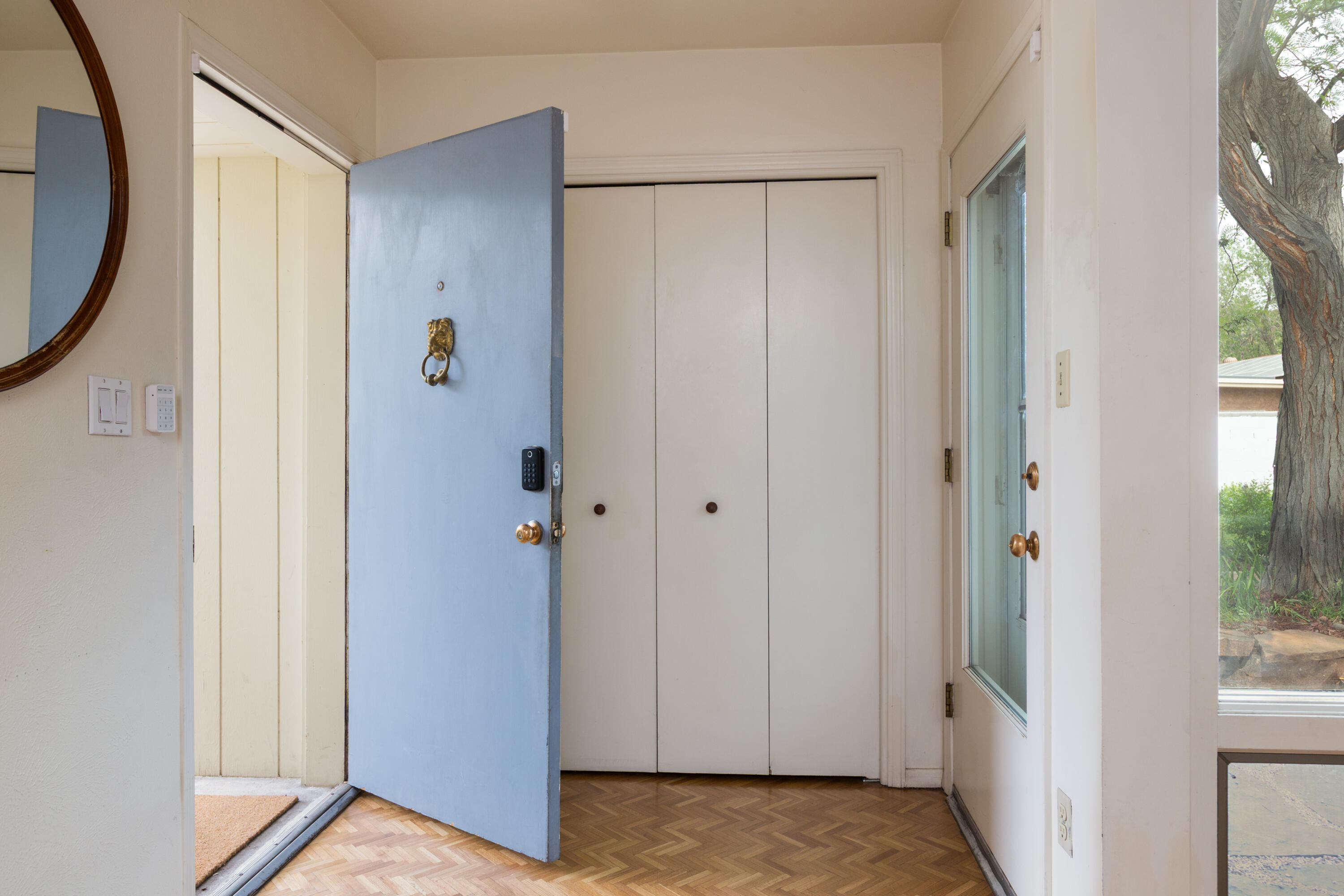 3813 La Hacienda Drive NE