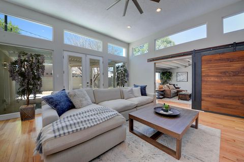 Photo of 1508 San Carlos Road SW, Albuquerque, NM 87104 (MLS # 1096496)