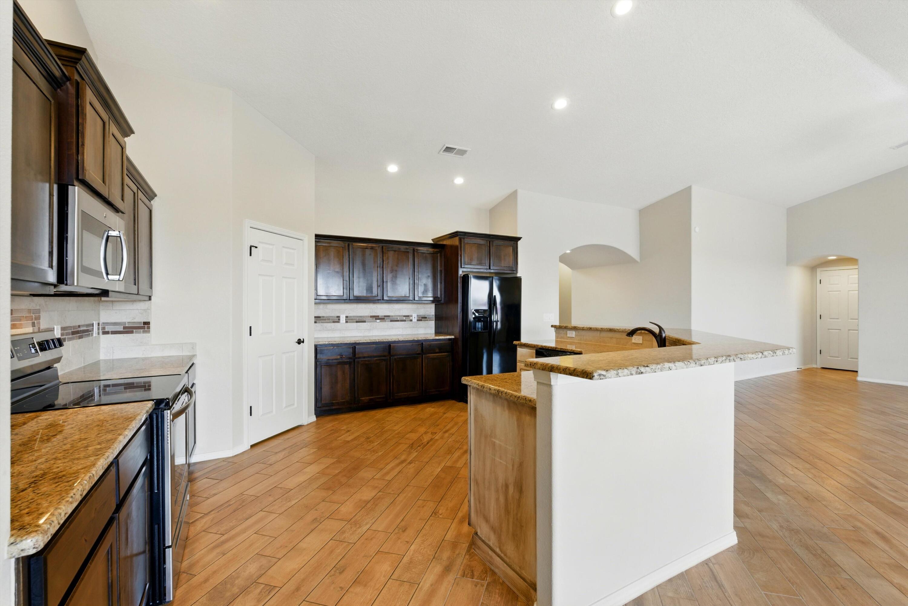 2640 Firewheel Avenue, Los Lunas, New Mexico image 6