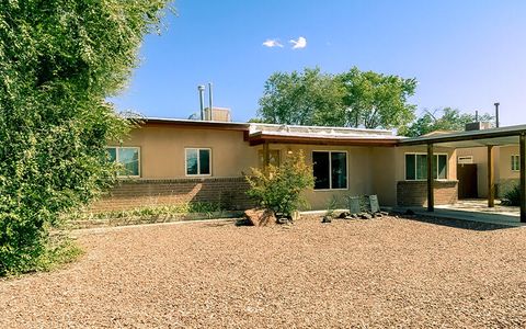 Photo of 2808 Manzano Street NE, Albuquerque, NM 87110 (MLS # 1101535)