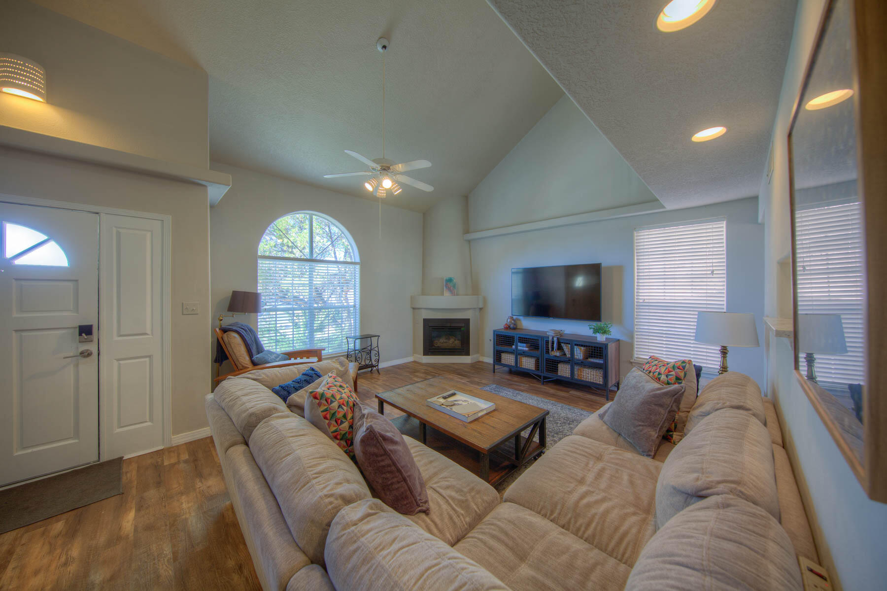 5732 Bartonwood Place NE