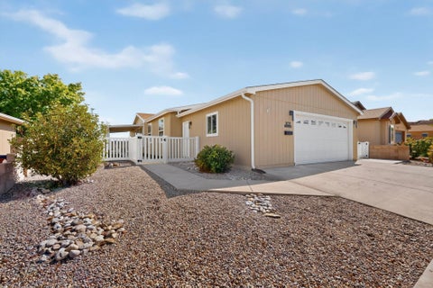 Mobile Home For Sale - 303 Sunrise Bluffs Drive<br/> Valencia County, Belen, NM 87002