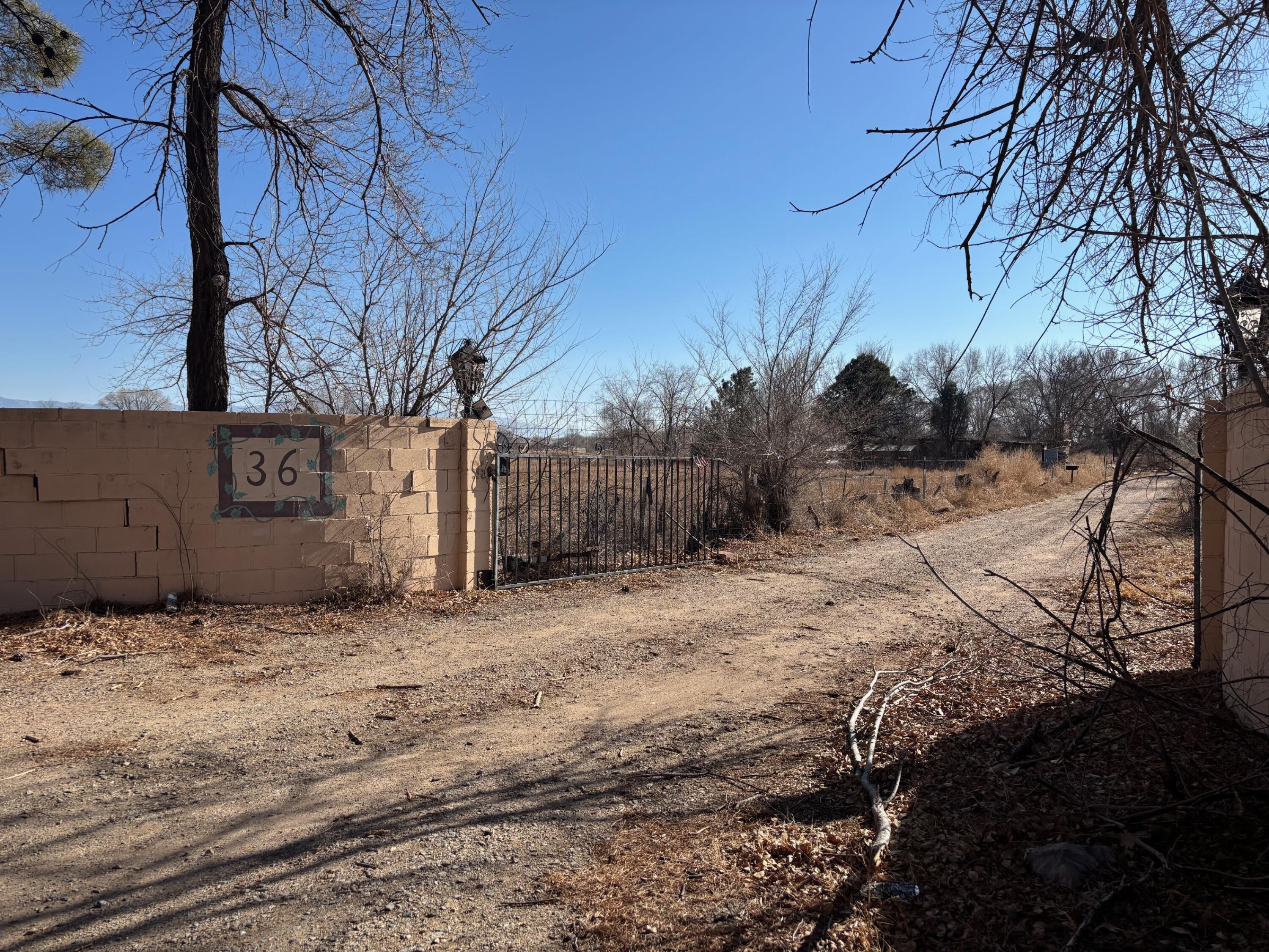 36 Molina Road, Peralta, New Mexico image 1