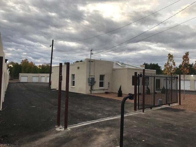 306 Isleta Boulevard SW