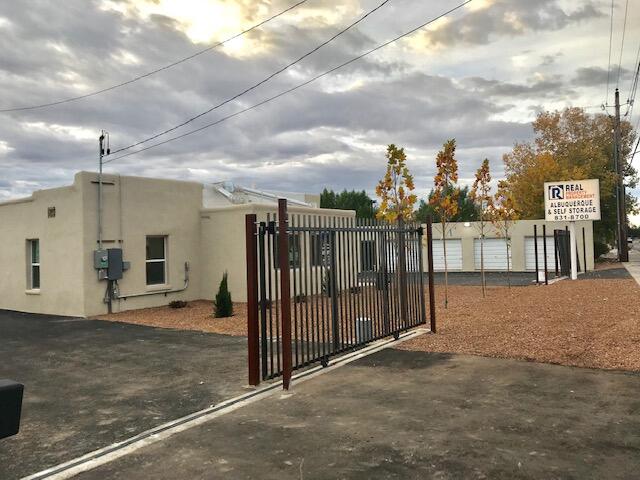 306 Isleta Boulevard SW