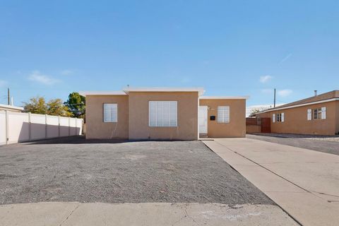 Photo of 2830 Monroe Street NE, Albuquerque, NM 87110 (MLS # 1095238)