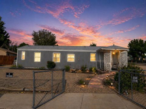 Photo of 1742 Chamisa Avenue SE, Los Lunas, NM 87031 (MLS # 1102475)