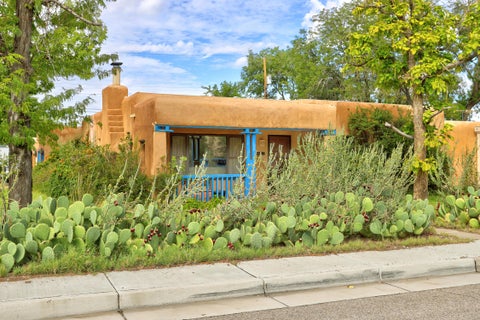 Photo of 401 Fontana Place NE, Albuquerque, NM 87108 (MLS # 1111258)