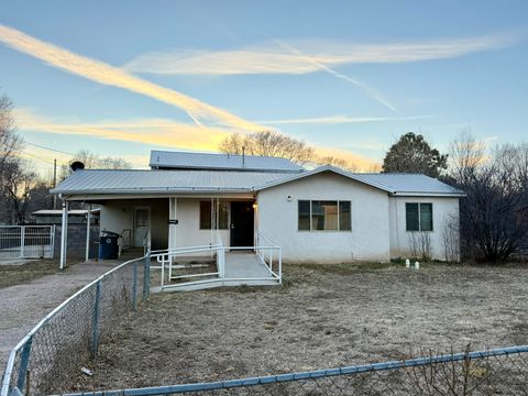 Photo of 111 Dolores Street, Las Vegas, NM 87701 (MLS # 1098021)