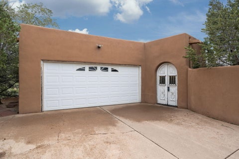 Homes For Sale - 689 Gonzales Road<br/> Santa Fe, NM 87501