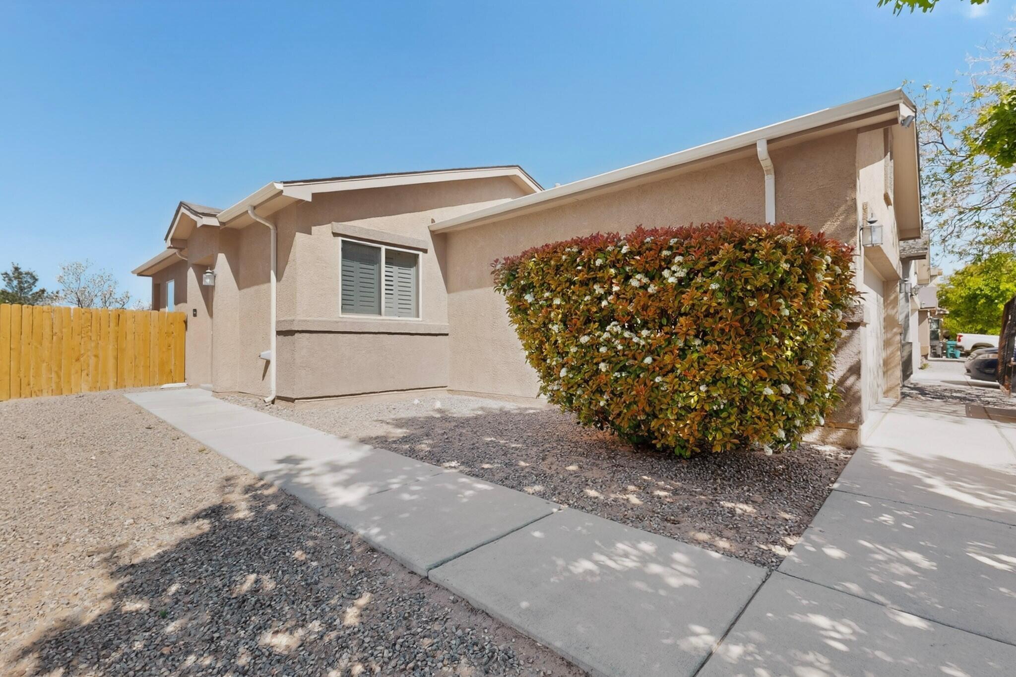 1305 Desert Paintbrush Loop NE