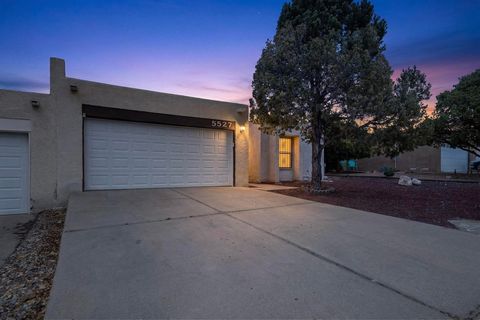 5527 Amistad Road NE Albuquerque NM 87111